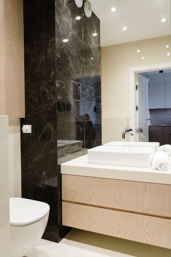 Luxlux Apartments Metro Slodowiec وارسو المظهر الخارجي الصورة